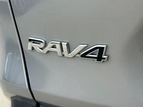 Certified 2022 Toyota RAV4 LE AWD/4WD image 12
