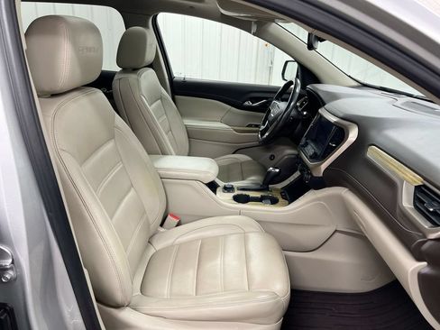 Used 2019 GMC Acadia Denali w/ Technology Package FWD image 23
