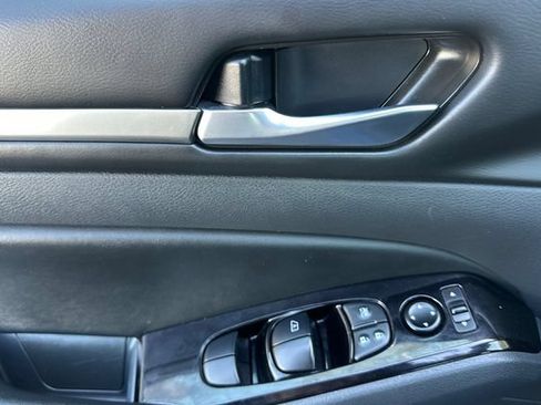 Used 2024 Nissan Altima 2.5 SR FWD image 12