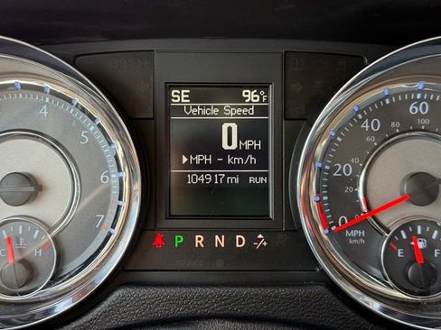 Certified 2016 Chrysler Town & Country Touring FWD image 16