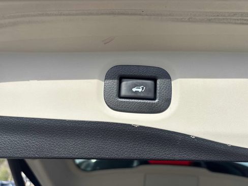 Used 2019 Nissan Rogue SV image 27