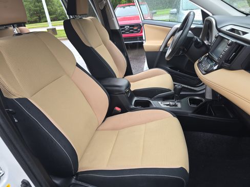 Used 2016 Toyota RAV4 XLE w/ Convenience Package FWD image 7