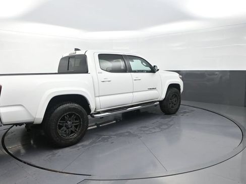 Used 2022 Toyota Tacoma SR5 AWD/4WD image 6