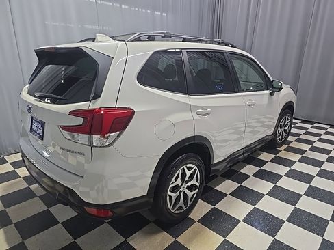 Certified 2022 Subaru Forester Premium AWD/4WD image 9