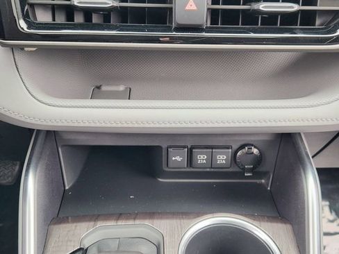 Used 2021 Toyota Highlander Limited FWD image 15