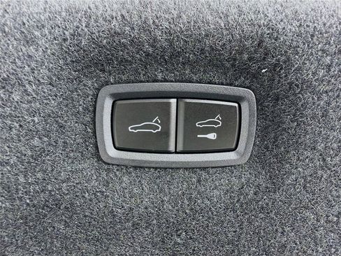 New 2026 Porsche Taycan 4S AWD/4WD image 23