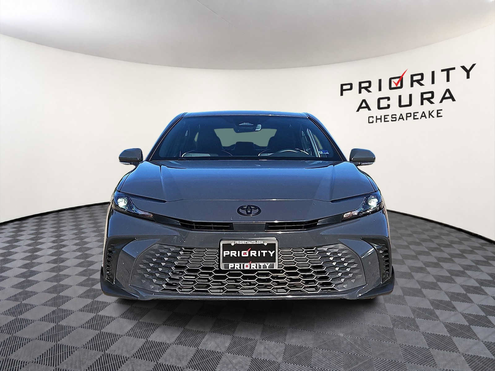 Used 2025 Toyota Camry SE w/ Convenience Package FWD image 2