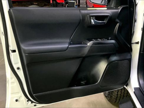 Used 2023 Toyota Tacoma TRD Off-Road image 23