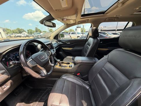 Used 2018 GMC Acadia Denali w/ Technology Package AWD/4WD image 4