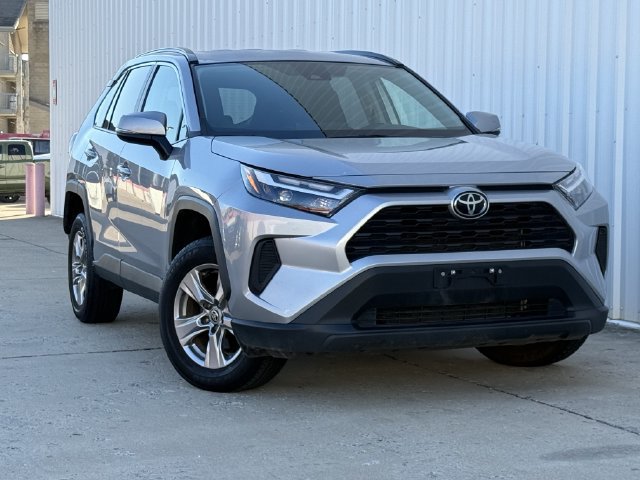 Used 2025 Toyota RAV4 XLE FWD image 2