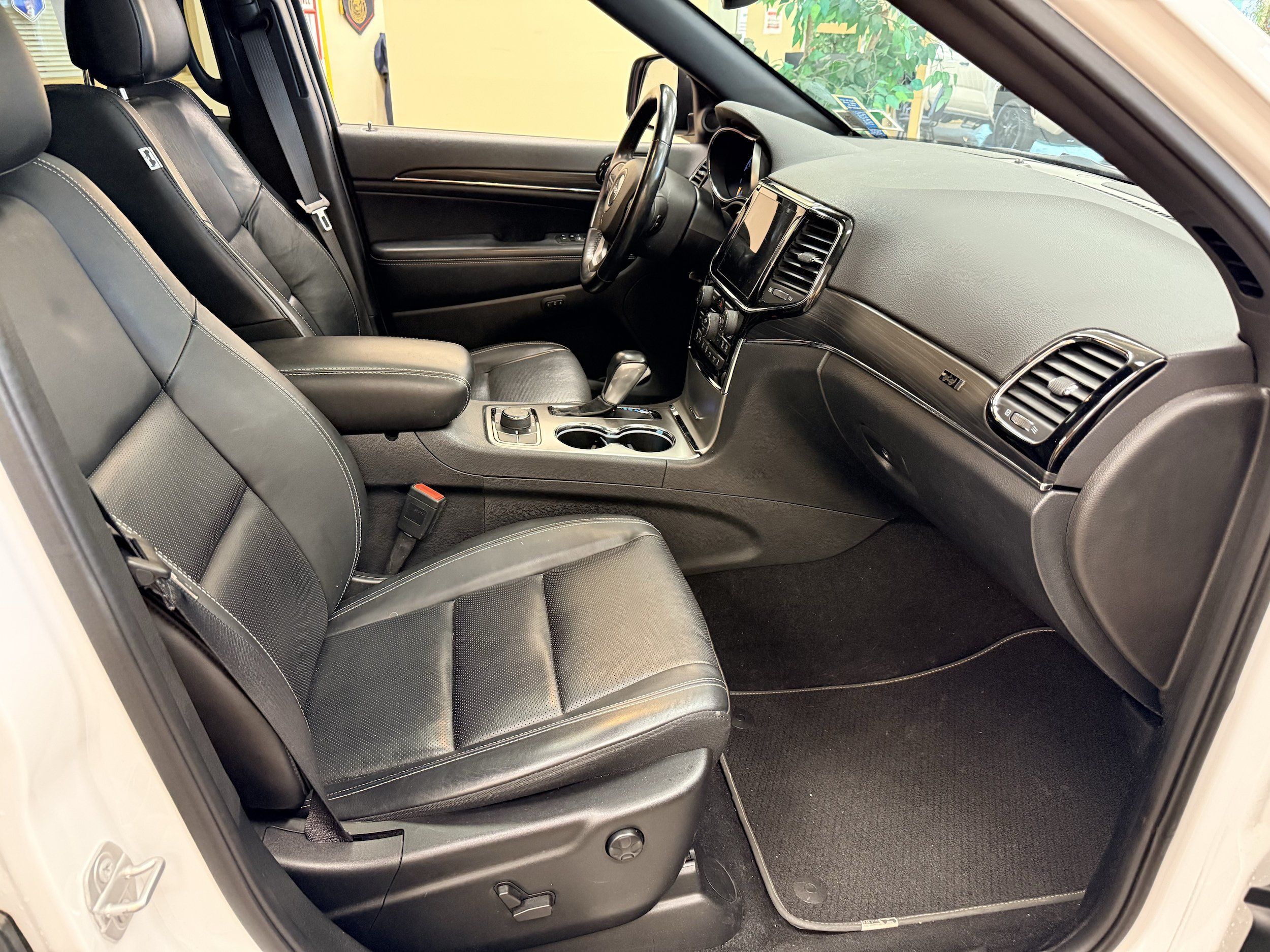 Used 2021 Jeep Grand Cherokee Limited w/ Quick Order Package 28K 80th AWD/4WD image 18