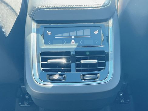 Certified 2023 Volvo XC60 B6 Ultimate w/ Climate Package image 23