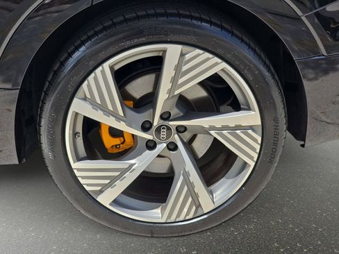 Used 2023 Audi e-tron Prestige w/ Prestige Package AWD/4WD image 31