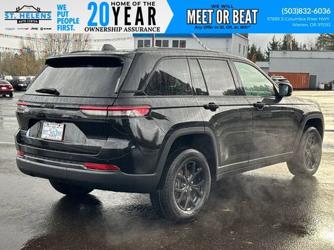 New 2025 Jeep Grand Cherokee Altitude image 9