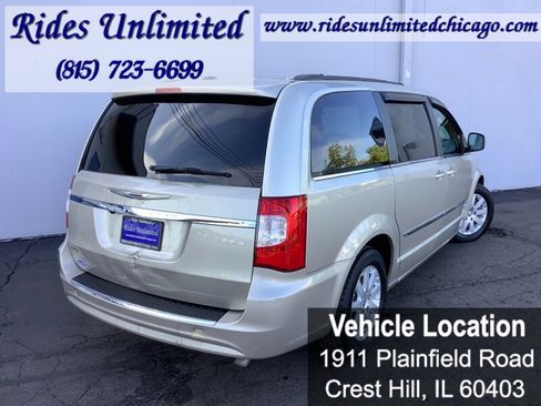 Used 2014 Chrysler Town & Country Touring FWD image 6