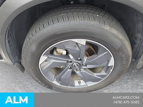 Used 2025 Nissan Rogue SV FWD image 17