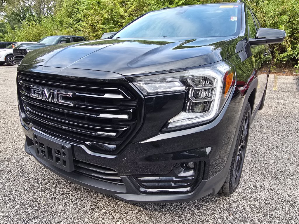 Used 2024 GMC Terrain SLT w/ Elevation Edition AWD/4WD image 12