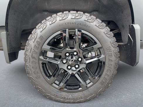 Used 2026 Chevrolet Silverado 1500 LT Trail Boss w/ LT Trail Boss Premium Package AWD/4WD image 13