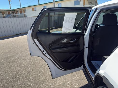 Used 2024 GMC Terrain SLE AWD/4WD image 10
