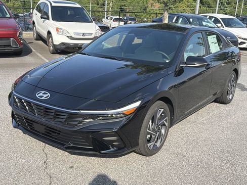 New 2026 Hyundai Elantra Limited FWD image 3