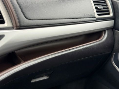 Used 2019 Toyota Highlander XLE AWD/4WD image 20