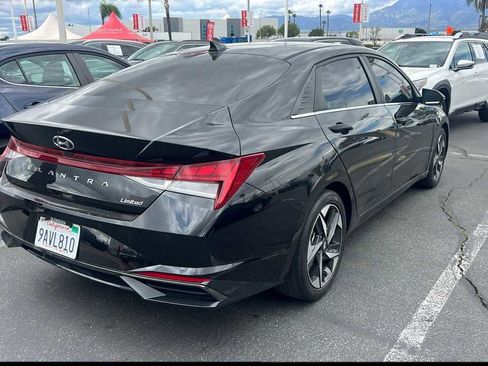 Used 2022 Hyundai Elantra Limited w/ Preferred Accessory Package FWD image 2