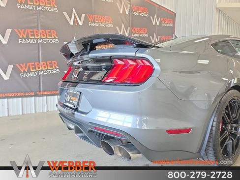 Used 2022 Ford Mustang Shelby GT500 w/ Technology Package RWD image 17