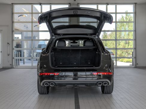 Used 2021 Audi SQ5 Prestige w/ Prestige Package AWD/4WD image 16