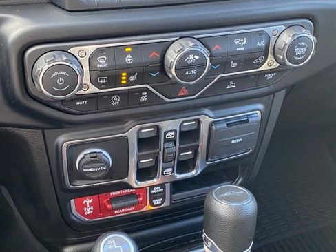 Used 2022 Jeep Gladiator Rubicon w/ Cold Weather Group image 18