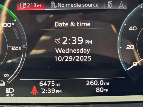 Used 2024 Audi Q8 e-tron Premium Plus image 29