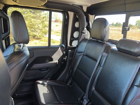 Used 2020 Jeep Gladiator Rubicon w/ Dual Top Group AWD/4WD image 12