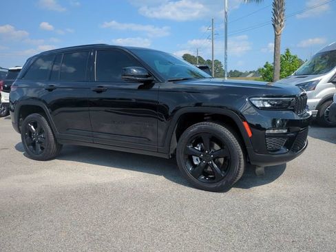 Used 2024 Jeep Grand Cherokee Limited w/ Luxury Tech Group II AWD/4WD image 2