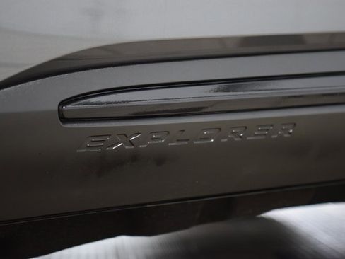 Used 2022 Ford Explorer XLT image 27