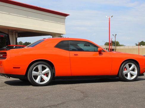 Used 2009 Dodge Challenger SRT8 w/ SRT Option Group II RWD image 3