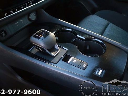 Used 2024 Nissan Rogue SV image 21