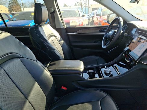 Used 2022 Jeep Grand Cherokee L Limited w/ Luxury Tech Group II image 11