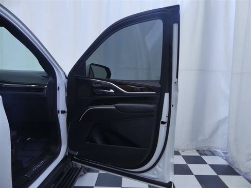 Used 2021 Cadillac Escalade Premium Luxury Platinum AWD/4WD image 24