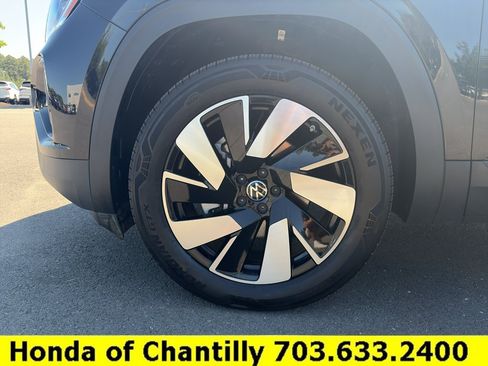 Used 2024 Volkswagen Atlas Cross Sport SE AWD/4WD image 29