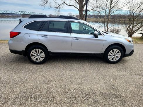 Used 2015 Subaru Outback 2.5i Premium image 6