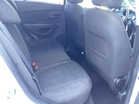 Used 2022 Chevrolet Trax LS w/ Tint and Cruise Package image 15