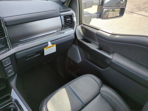 New 2026 Ford F250 Platinum w/ FX4 Off-Road Package AWD/4WD image 17