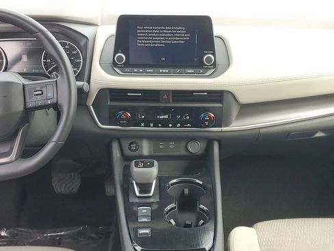 Certified 2025 Nissan Rogue SV FWD image 20
