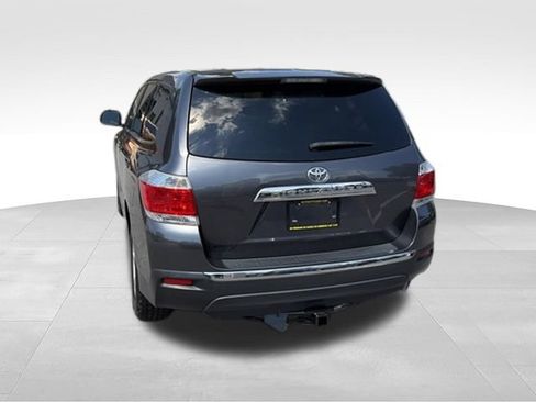 Used 2013 Toyota Highlander FWD w/ Cold Weather Pkg image 32