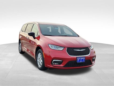 New 2026 Chrysler Pacifica Select FWD image 1