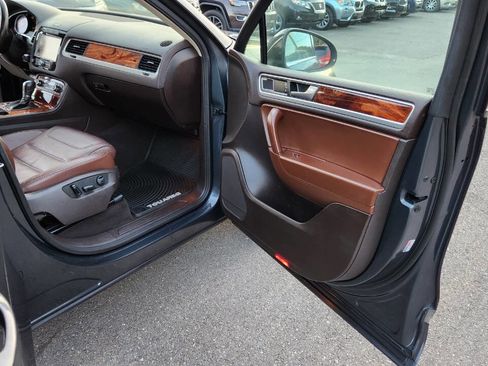 Used 2012 Volkswagen Touareg Executive image 42