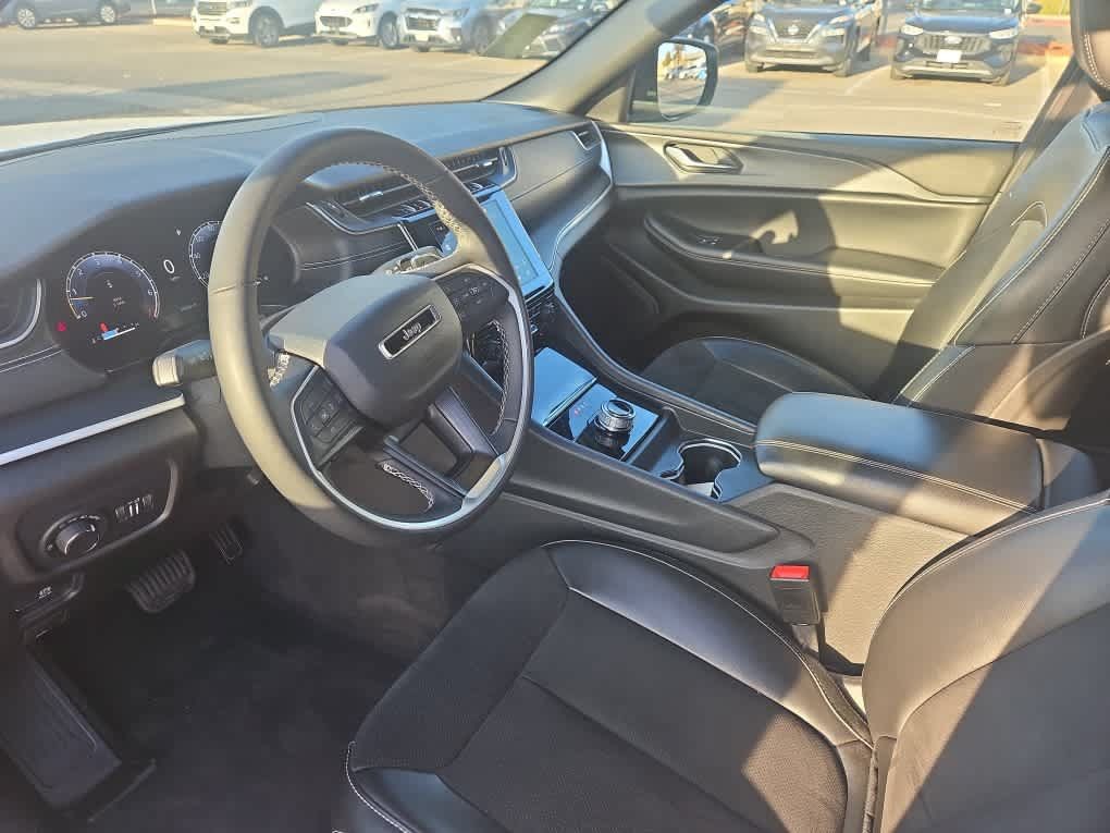Used 2023 Jeep Grand Cherokee Altitude AWD/4WD image 14