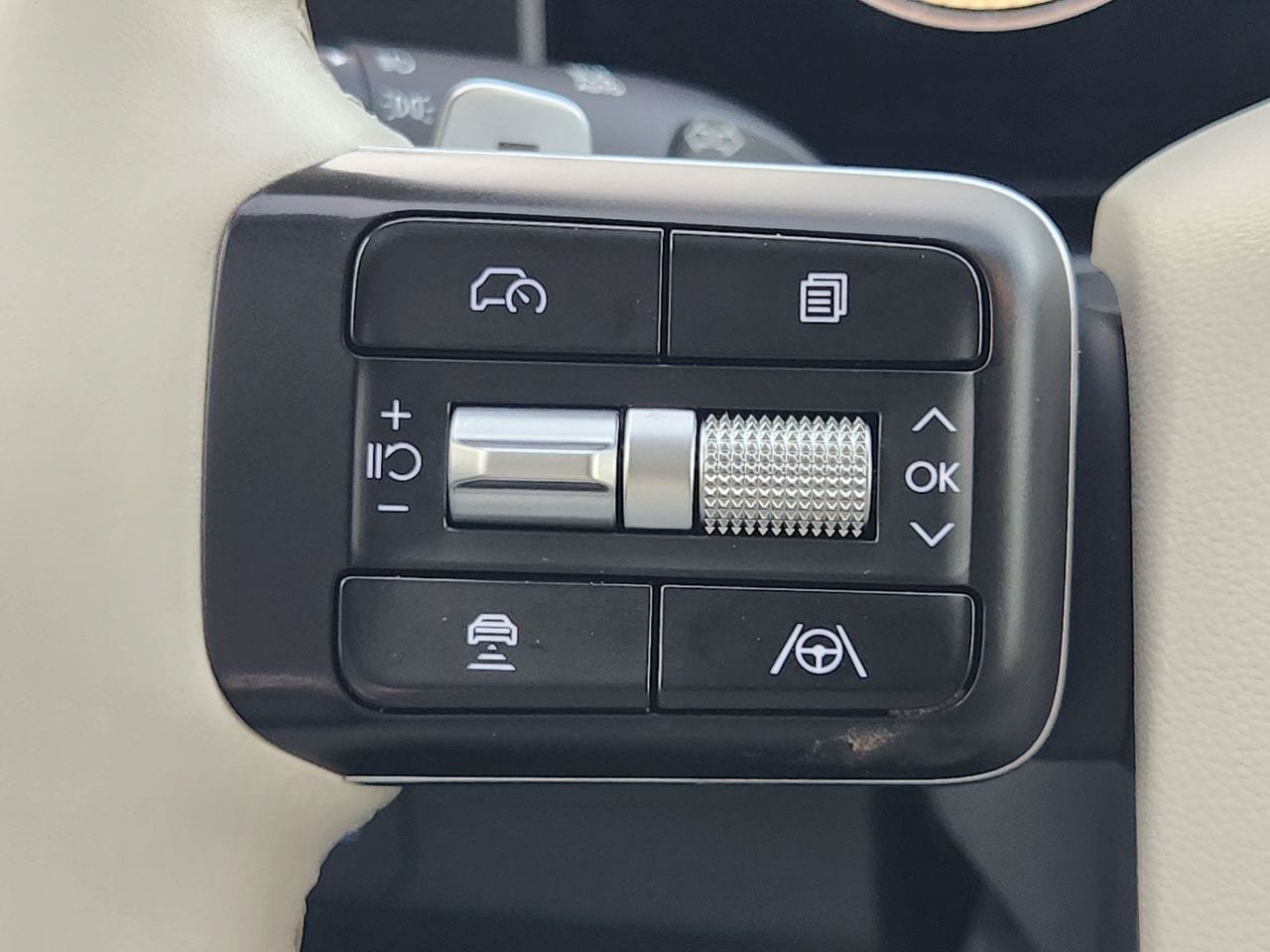 Used 2025 Hyundai Santa Fe SEL FWD image 26