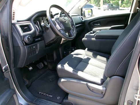 Used 2019 Nissan Titan SV AWD/4WD image 11