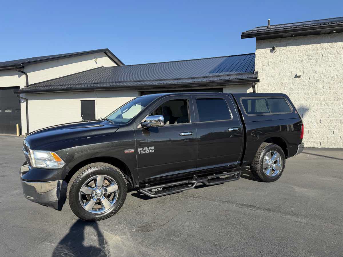 Used 2018 RAM 1500 Classic SLT AWD/4WD image 2