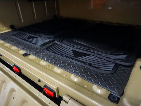 Used 2004 HUMMER H1 4-Door Open Top image 38